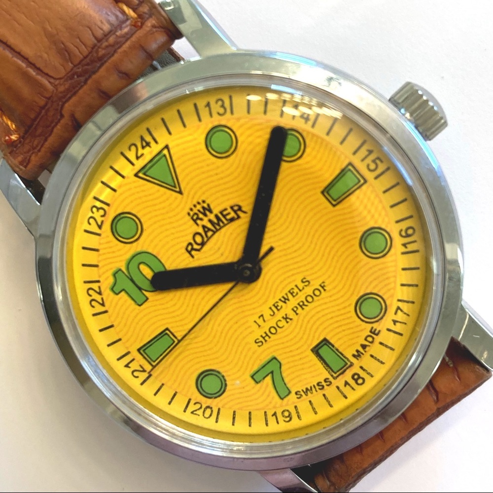 Antique MECHANICAL watch . Not battery operated. Works Great